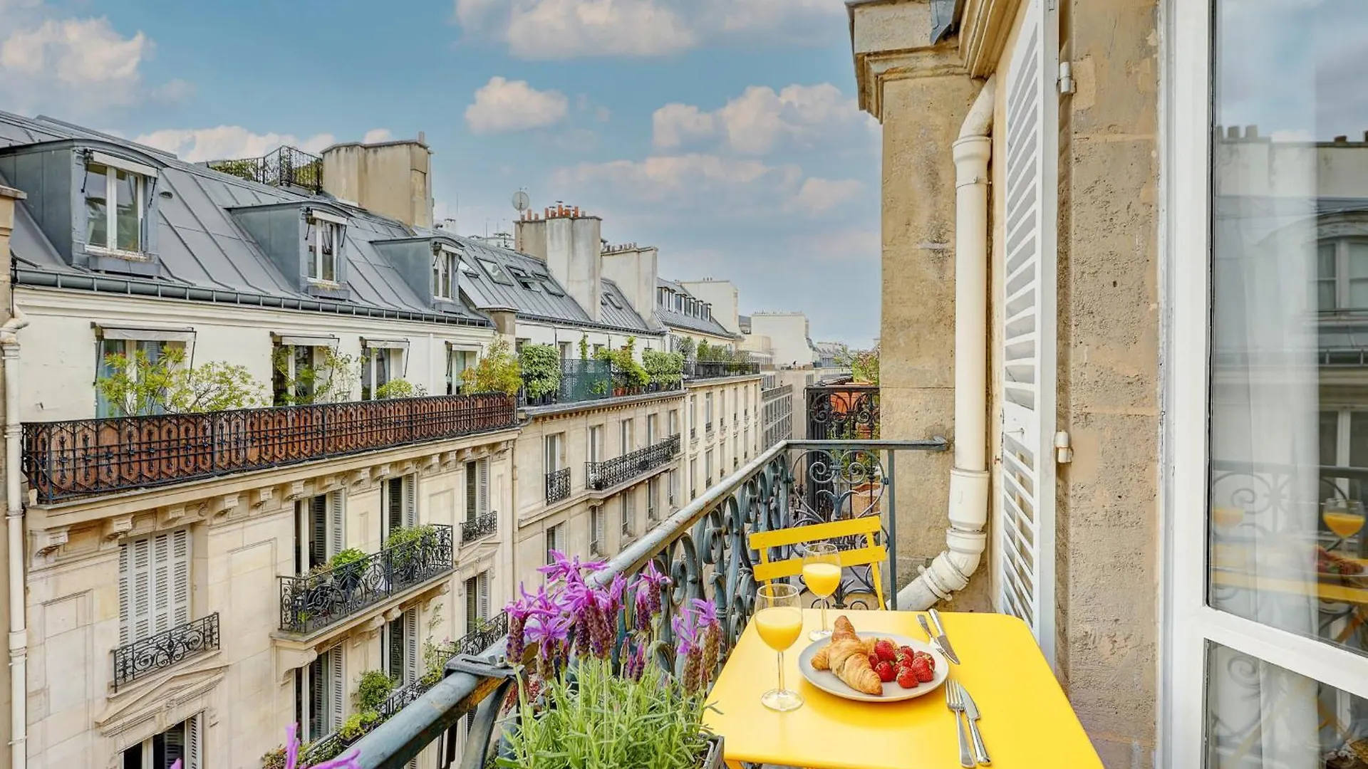Bnbnova - Louvre & Palais Royal - Central Paris France